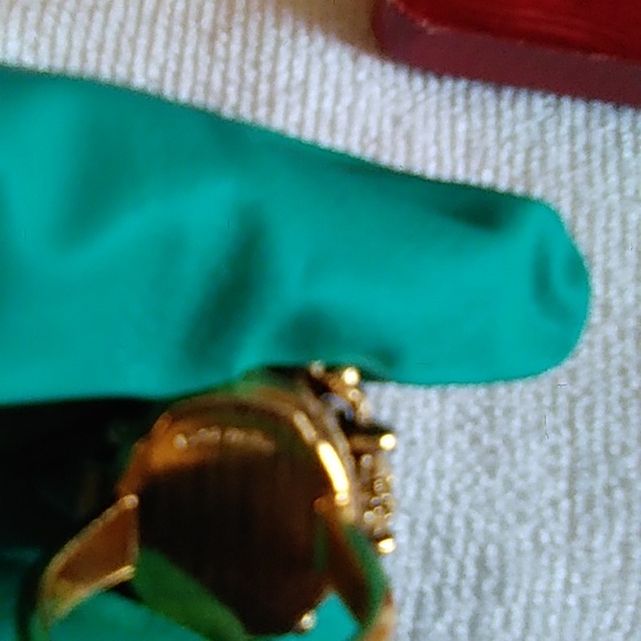 Ladies Victorian Style Cameo 17Jewel Ring Watch - Picture 8 of 12